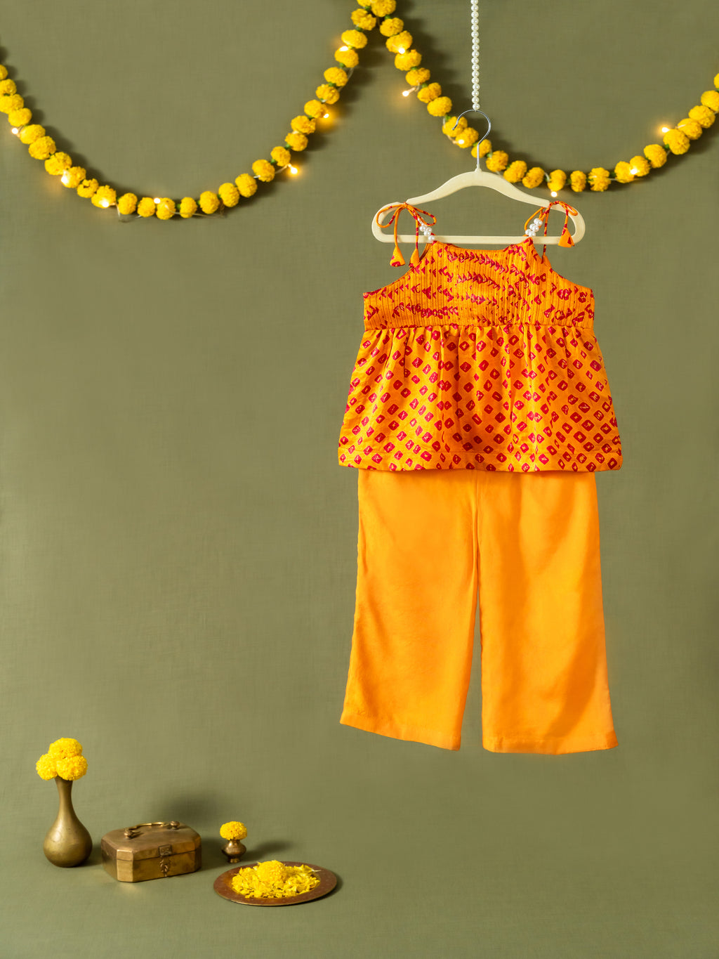 Kesar Bandhani Set