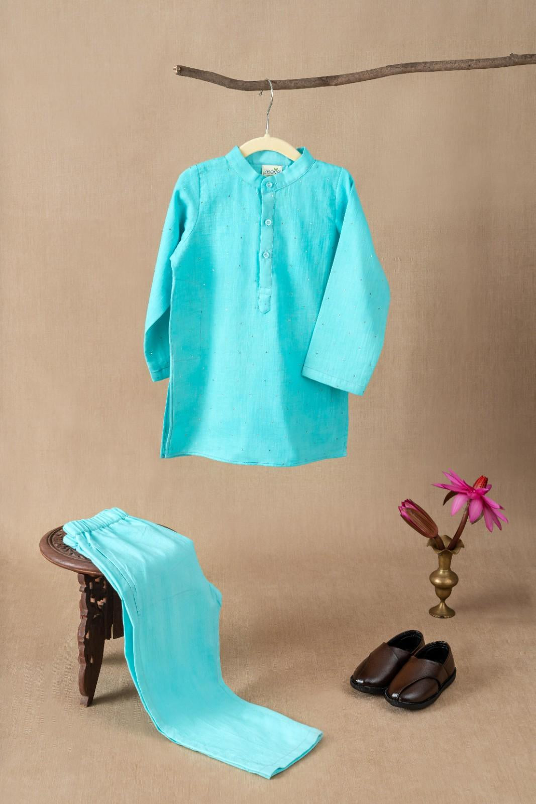Neeldhara Kurta & Pant Set With Mukaish work